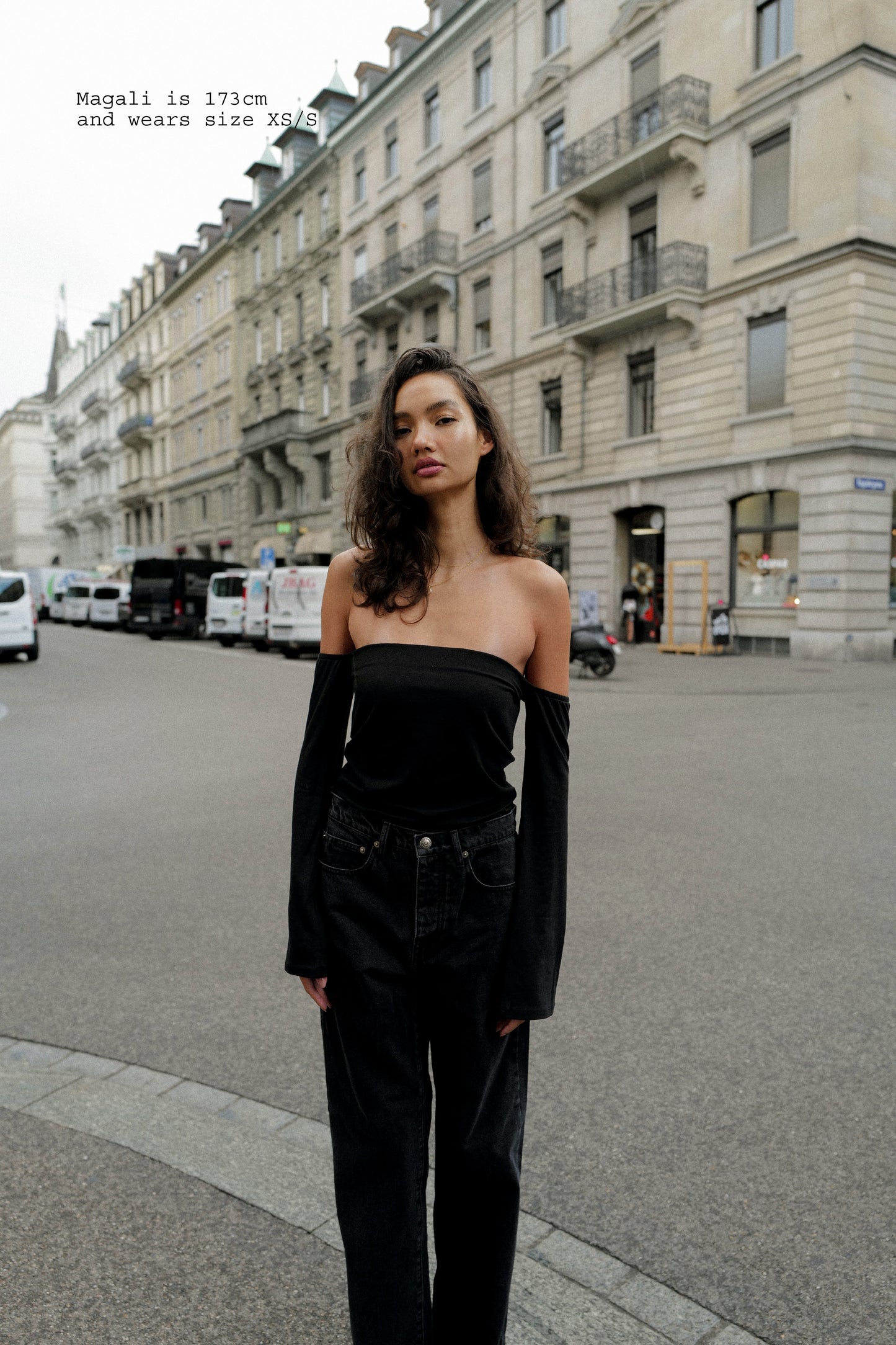 OFF-SHOULDER TOP