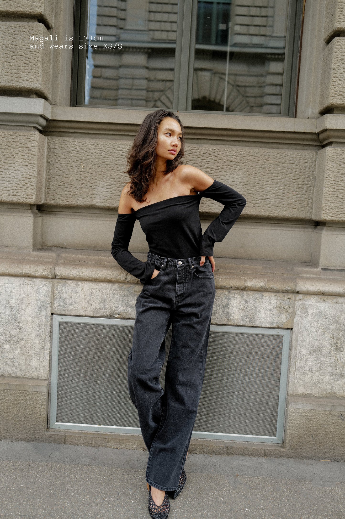 OFF-SHOULDER TOP