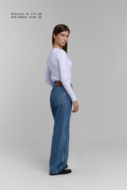 STRAIGHT JEANS