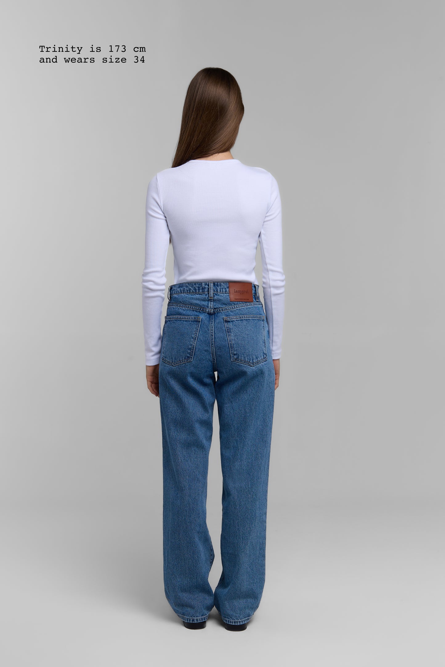 STRAIGHT JEANS