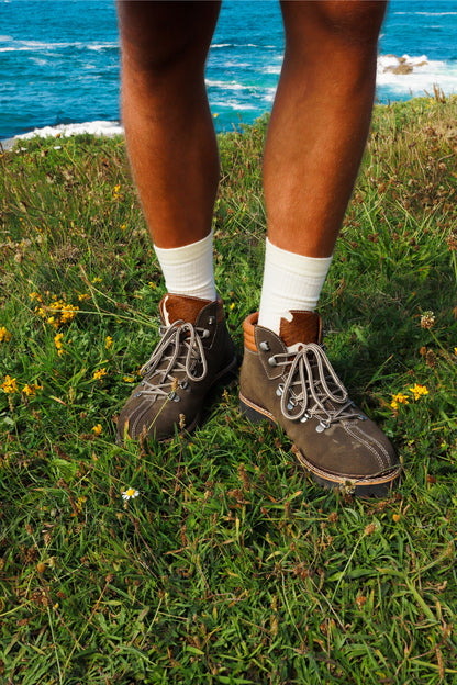 HIKING BOOTS